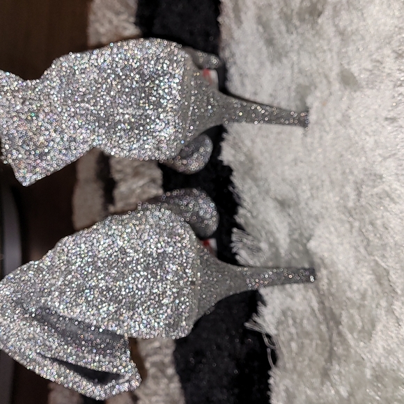 ❤NWOT Silver Glitter Bootie by Abound❤ - Picture 6 of 13